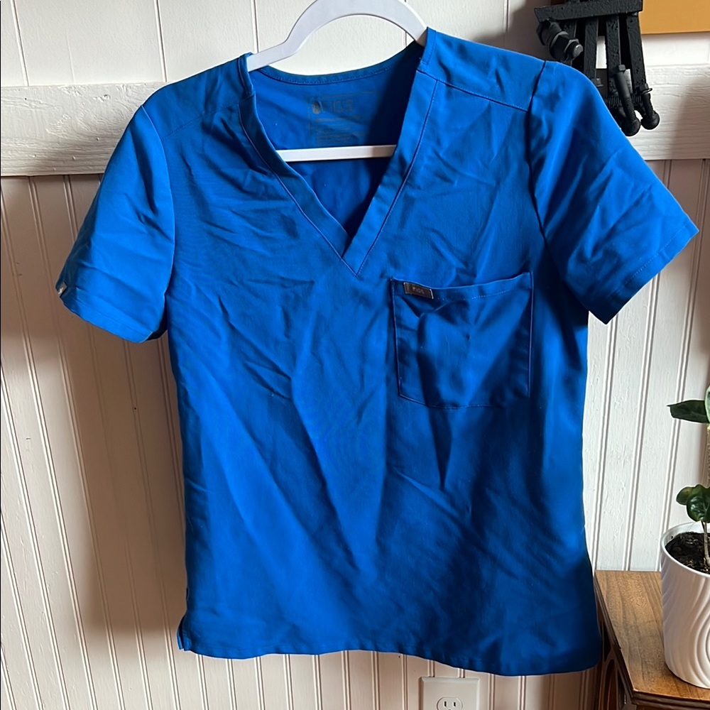 Blue figs scrub set in good shape except wrinkled 😭